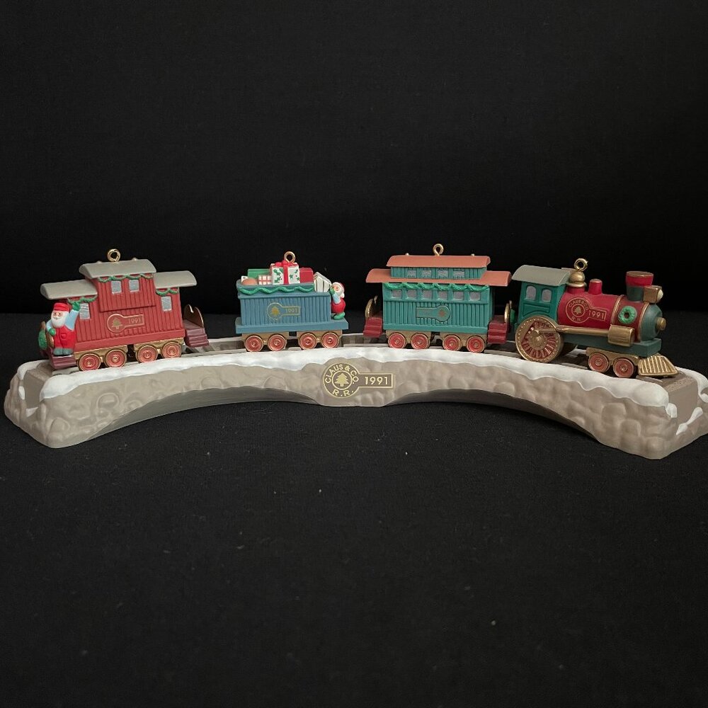 Hallmark Keepsake Claus & CO Railroad Train Trestle & Cars Complete Set 1991